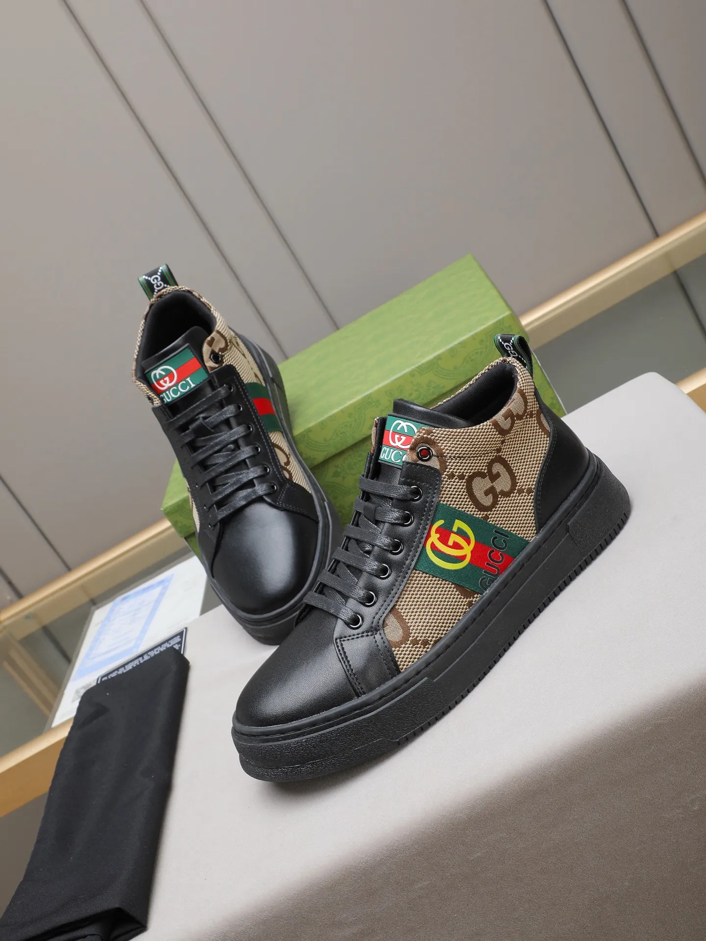 💶PP420 [GUCCI] Men’s classic Gucci high-top casual shoes. The uppers are made of imported cowhide from Italy and mesh lining. They are fine in workmanship and high-end. Has a fashionable and exemplary look. Original rubber wear-resistant and anti-slip outsole. Code number: 38-45 (45 is customized)